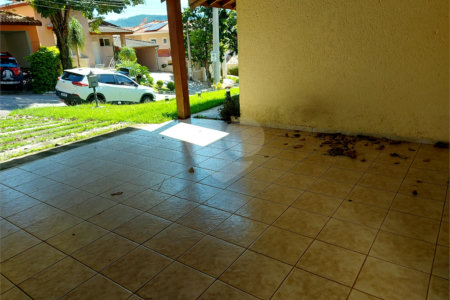 Casa charmosa e elegante localizada no deslumbrante Condomínio Villagio Capriccio Louveira SP