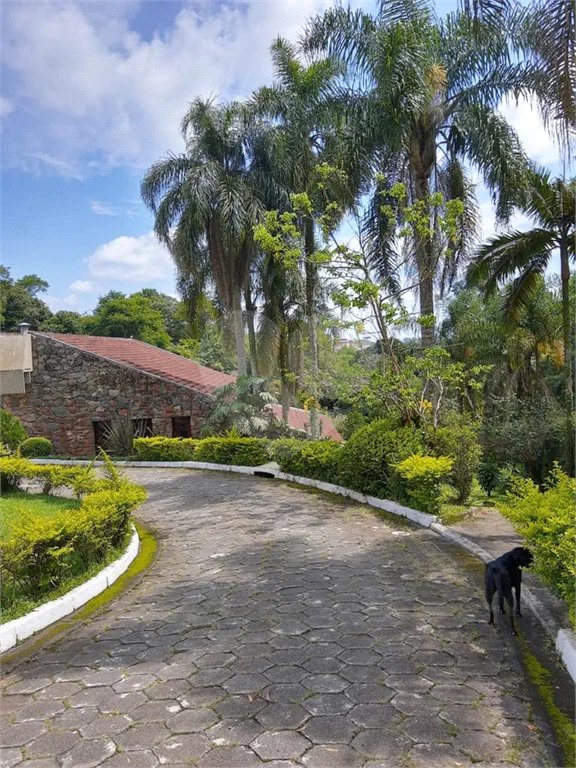 Casa à venda, 742 m², com piscina, 5 suítes, em Embu das Artes