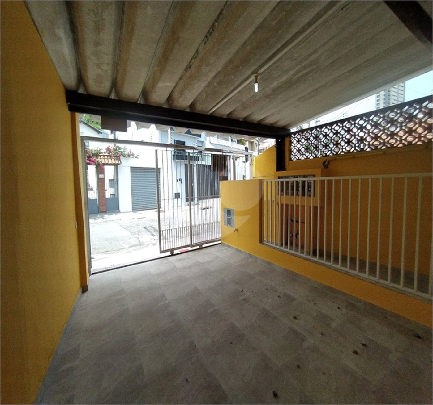 SOBRADO DE 100 M² COM 03 DORMITÓRIOS, VAGA E QUINTAL PARA LOCAÇÃO (OU VENDA) NO JARDIM DO COLEGIO-SANTANA