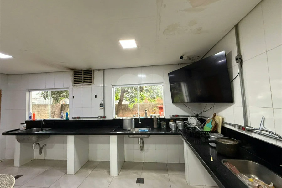 Chácara no Unileste, com espaço para eventos e cozinha industrial, na modalidade porteira fechada,