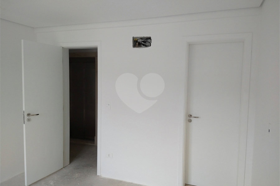 Condomínio de casas de alto padrão em estilo Neoclássico Francês