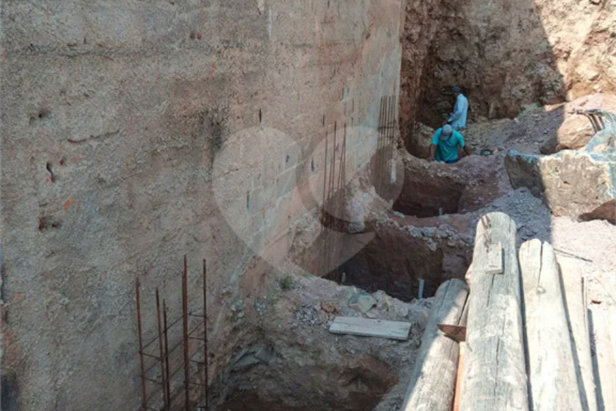Terreno em Construção à Venda - 275m² em Ótima Localização