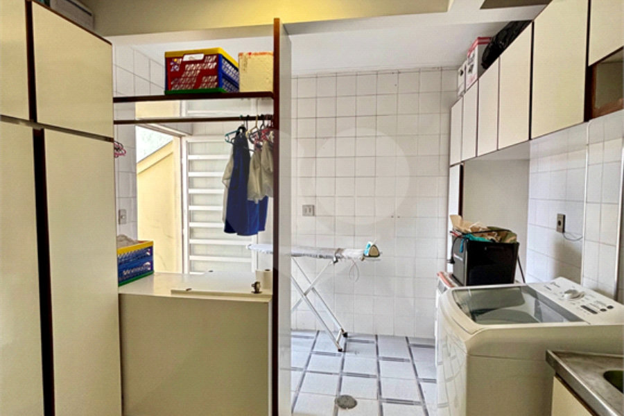 Sobrado à venda no Tucuruvi com 4 suítes, 2 master, salão de festas, área gourmet e 7 vagas.