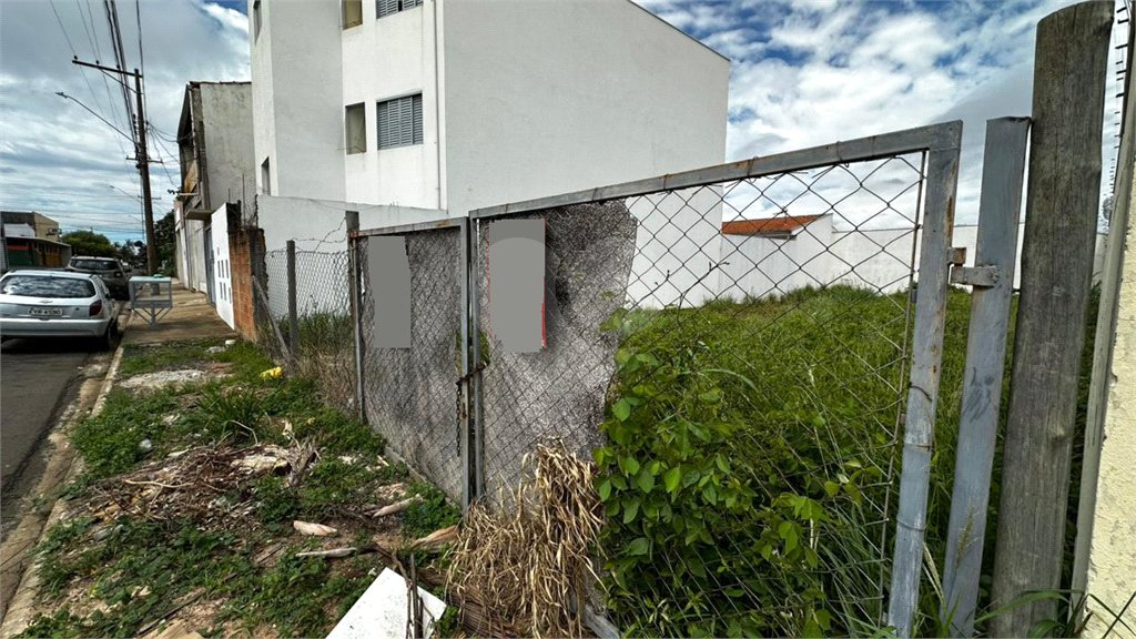 Terreno à venda em Jardim São João Batista, São Carlos - SP