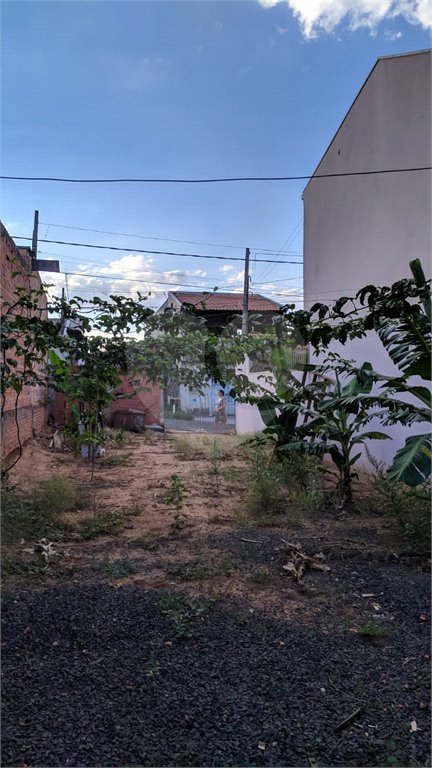 Terreno plano de 150,00 m² de área .