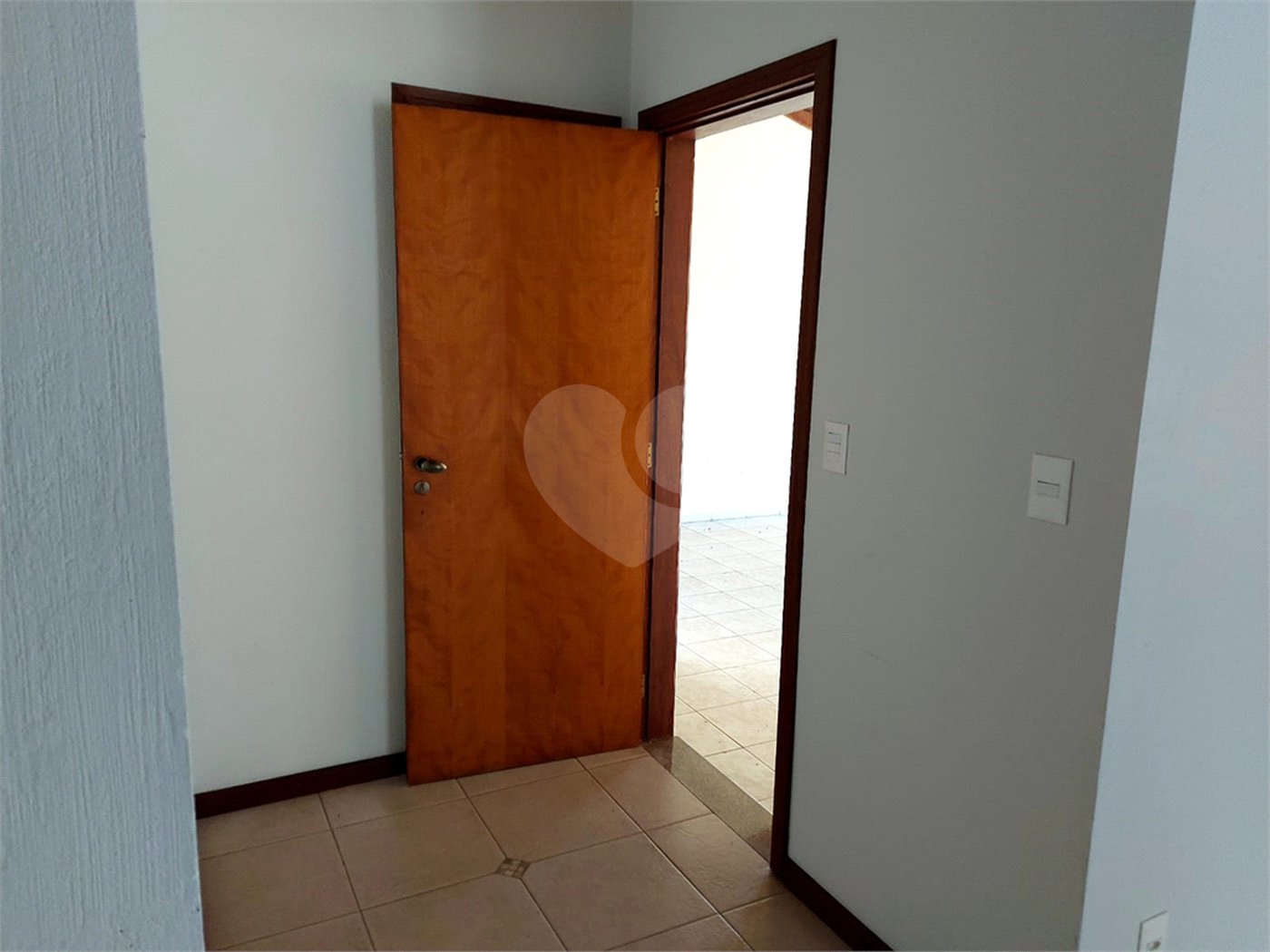 Casa charmosa e elegante localizada no deslumbrante Condomínio Villagio Capriccio Louveira SP