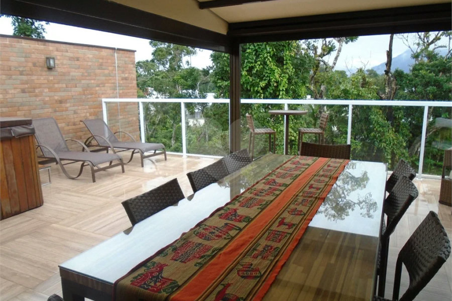 Villagio à venda com 3 quartos, sendo 1 suíte,  em Riviera de São Lourenço, Bertioga, SP