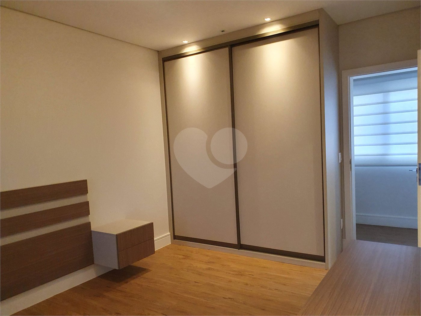 CASA A VENDA NO URBANOVA, CONDOMINIO JAGUARY, 4 DORMITORIOS, 4 SUITES, 5 VAGAS, PISCINA, SJC