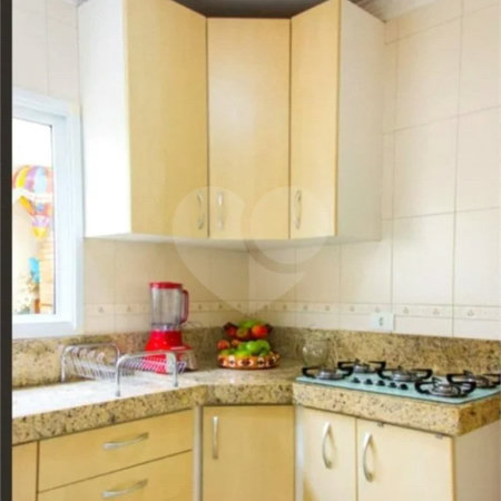 Sobrado com 180m² , 3 dormitórios , sendo 3 suítes , 3 vagas de garagem , churrasqueira e Jardim de inverno , à venda na Vila Scarpelli , Santo André.