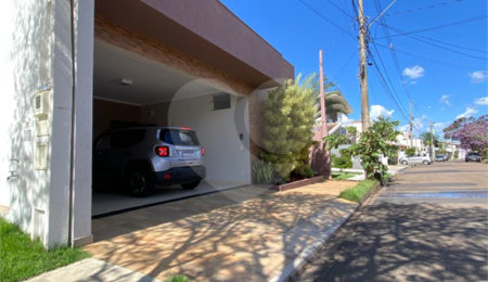 Casa à venda com 3 quartos, sendo 1 suíte, no condomínio Residencial Eldorado, São Carlos - SP
