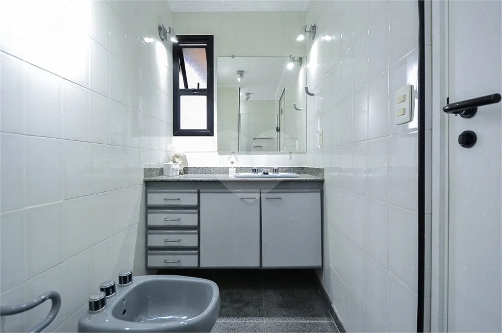 Imóvel de 226m² exclusivo com sala ampla 4 quartos, 2 suítes, 4 vagas Higienópolis