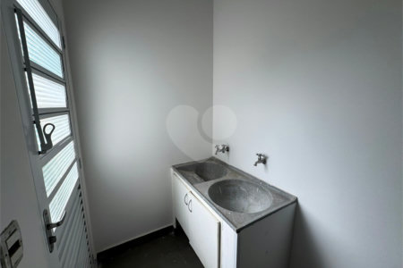 Casa á venda, com 03 Dormitórios, no Bairro Parque Primavera em São Carlos.