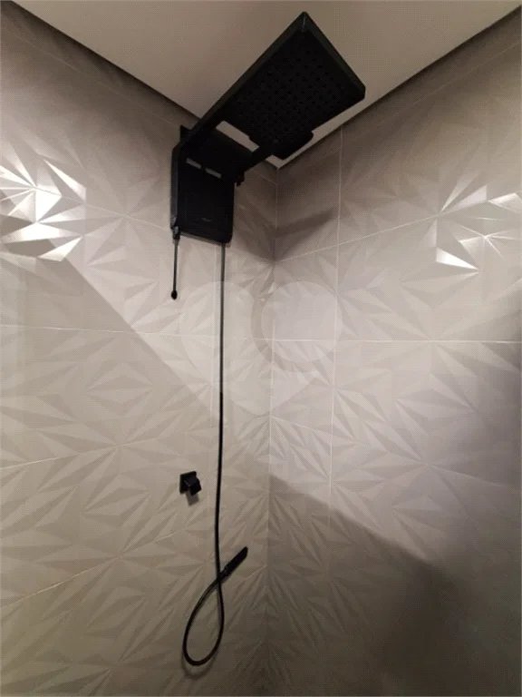 Apartamento totalmente mobiliado com 2 dormitórios, 1 vaga