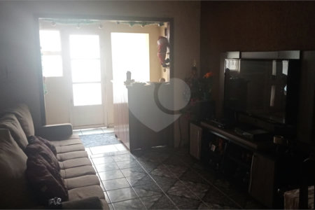 Sobrado à venda com 3 quartos, sendo 1 suíte, em Parque Residencial Maria Stella Faga, São Carlos, SP