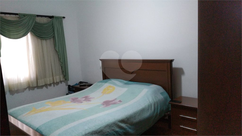 Casa Térrea com 3 dormitórios.