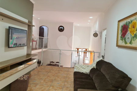 Casa à venda na Vila Esperança com 230m² 3 dormitórios 1 suíte 3 banheiros 3 vagas