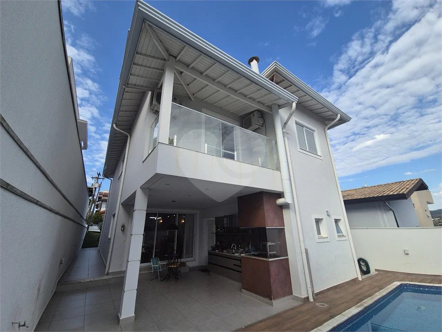 Belíssima Residência de 267 m² com Lazer Privativo no Condomínio Terras do Oriente – Valinhos