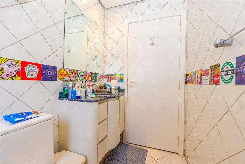 Casa à venda com 4 quartos, sendo 3 suítes, em Interlagos, São Paulo, SP
