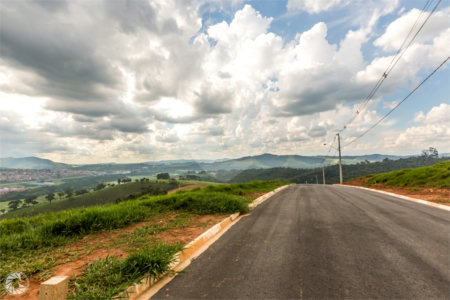 Terrenos a partir 300 metros em condomínio fechado e pronto para construir, aceita financiamento