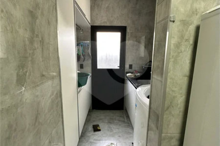Condomínio London Park – Indaiatuba/SP - Uma casa simplesmente encantadora, em uma das posições mais desejadas do Condomínio London Park, com fundo para a mata, proporcionando privacidade, tranquilidade e uma conexão incrível com a natureza. Terreno: 318,12 m² - Área construída: 265,09 m²