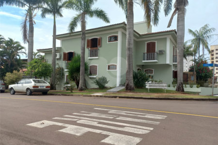 Sobrado no Condomínio Faber 1