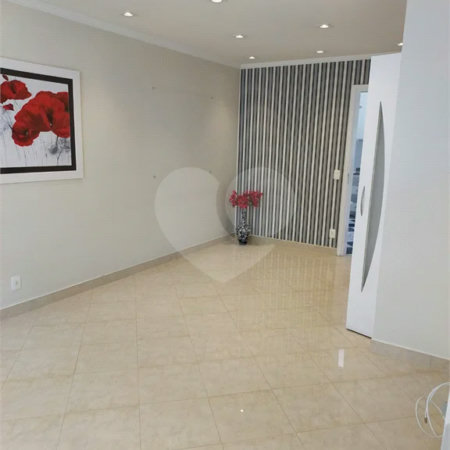 Sobrado á venda com 102m²- Vila Bertioga.