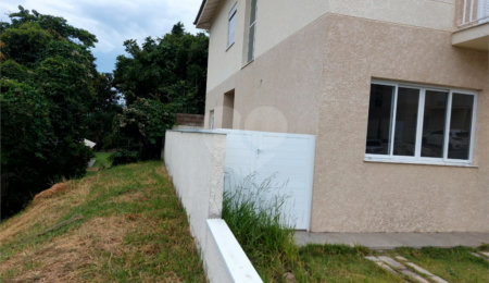 Sobrado à venda com 3 quartos, sendo 1 suíte,  em Vila Omízollo, Louveira, SP