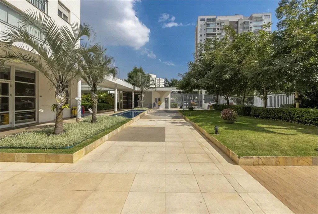 Apartamento à venda com 3 quartos, sendo 1 suíte, em Parque Reboucas, São Paulo, SP