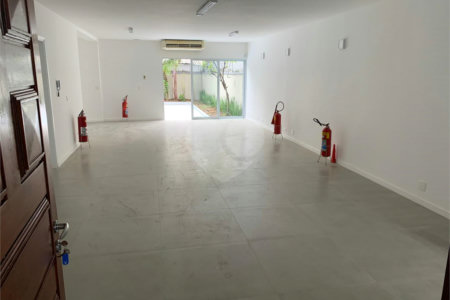 Casa Comercial na Vila Mariana, 400m², próximo metrô, 3 vagas, locação e venda