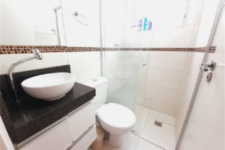 Apartamento no Condomínio Monte Azul .