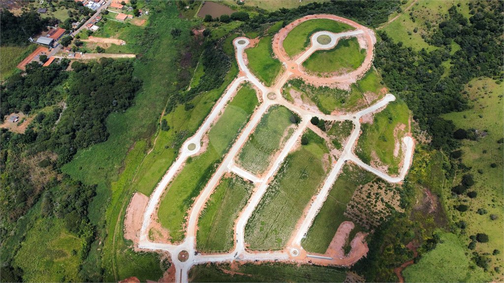 Terrenos de 300 metros em condomínio fechado e prontos para construir na região de Atibaia
