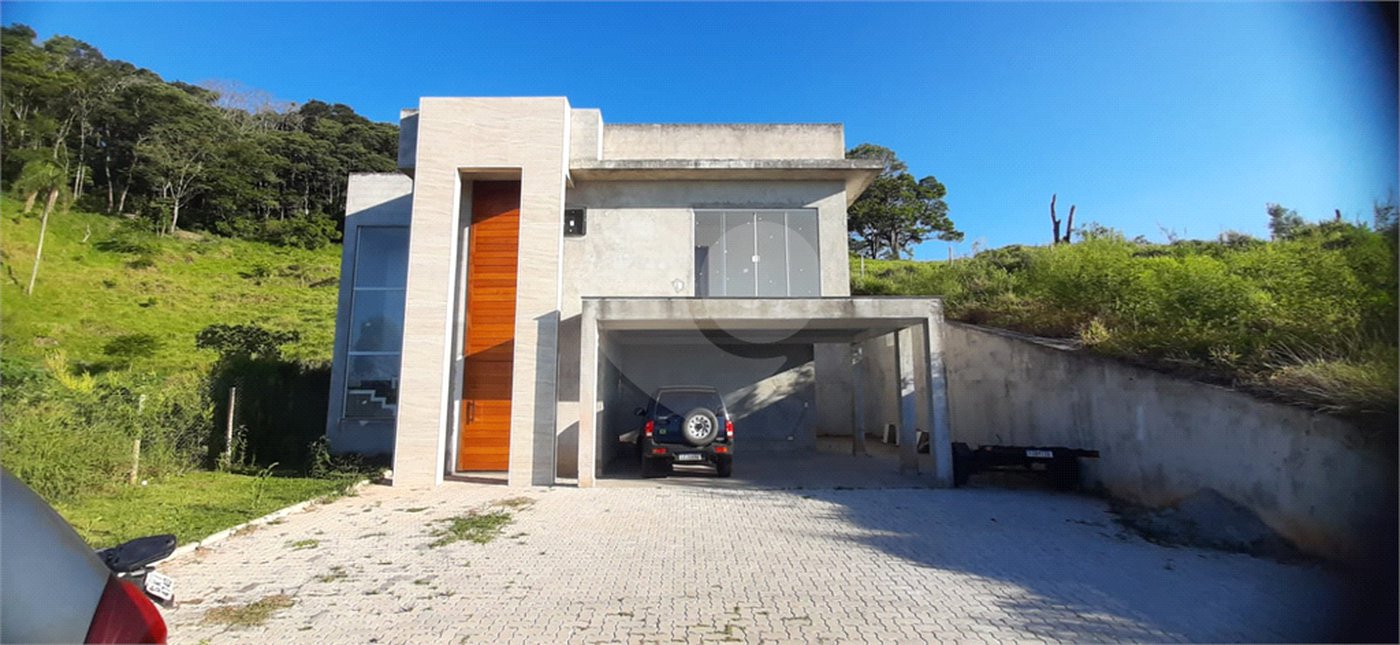 Casa nova na Serra da Cantareira com 3 suítes