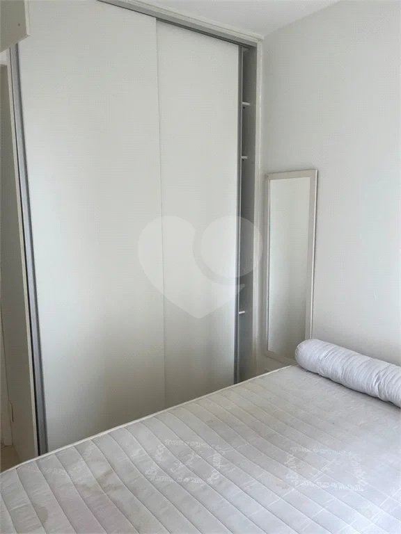 á venda Excelente Apto Mobiliado na Barra Funda - 1 Quarto e Sacada - Aceita Permuta