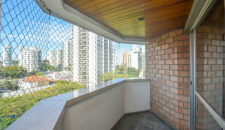 Apartamento à venda com 4 quartos, sendo 1 suíte,  em Moema, São Paulo, SP