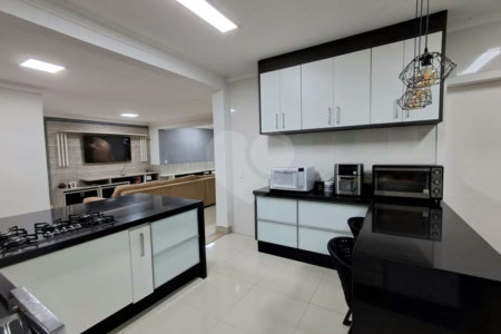 Casa de Alto Padrão à Venda e Locação - Condomínio Vila Verde