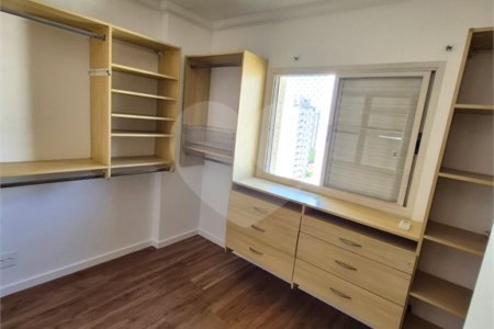 Apartamento para venda em Moema com 2 quartos, sendo 1 suíte, 1 vaga, 62 m²