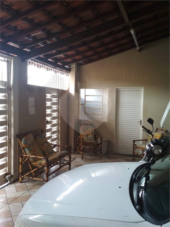 Casa térrea para venda ou locação no Jardim São Carlos V