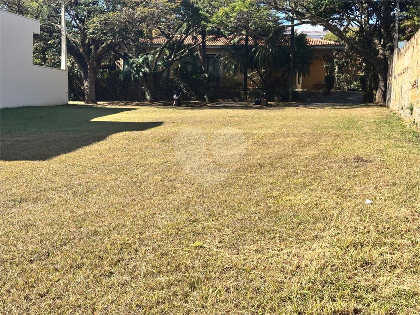 Terreno no Parque Sabará próximo a portaria
