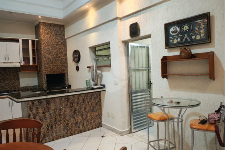 SOBRADO COMERCIAL PARA LOCAÇÃO NO RUDGE RAMOS | 197 m²