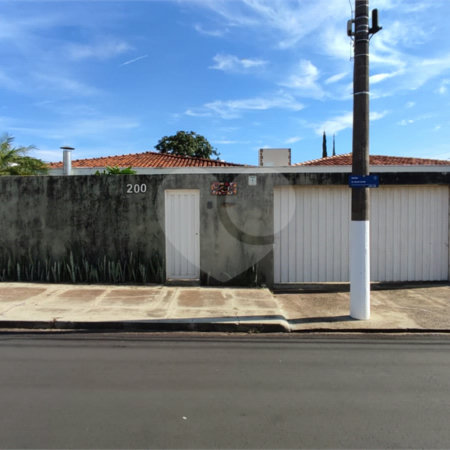 Casa à Venda de 3 dormitórios em São Carlos, no bairro Parque Santa Marta