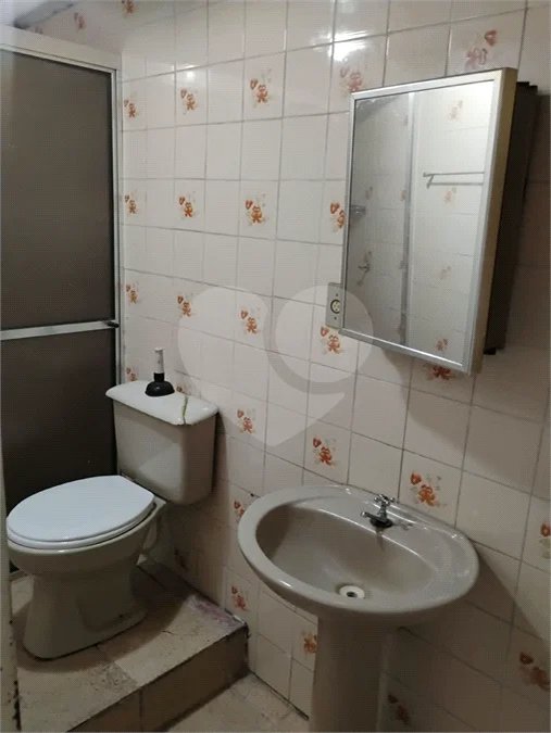 Vende-se sobrado de 3 andares na Vila Santa Catarina
