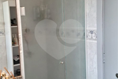 Apartamento a venda na Aclimação com 4 dormitórios e 2 vagas.