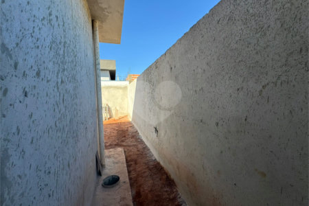 Casa á venda, com 03 Dormitórios, sendo 1 suíte, no Condomínio Recanto do Sábia em São Carlos-SP