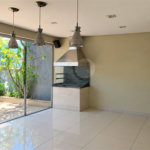 Cobertura de 255 m² com 3 dormitórios, 1 suíte, cozinha planejada, 2 vagas e área gourmet com churrasqueira.