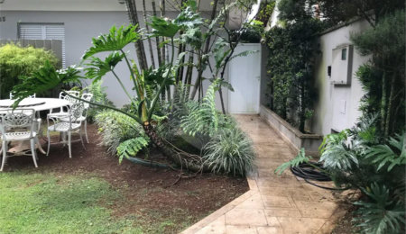 Casa à venda com 6 quartos, sendo 3 suítes,  no condomínio Parque Sabará, São Carlos - SP