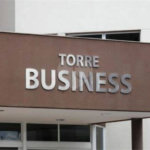 Indaiatuba - Torre Business -Venda e Locação - Escritório e WC , com area util de 39.16m² -R$ 385.000,00- Locação - R$ 2.600,00, mais condominio de R$ 317,,48 - iptu de R$ 110,63 - condominio para venda - R$ 503,86 - Complexo Office Premium de 3 torres de salas comerciais, um shopping