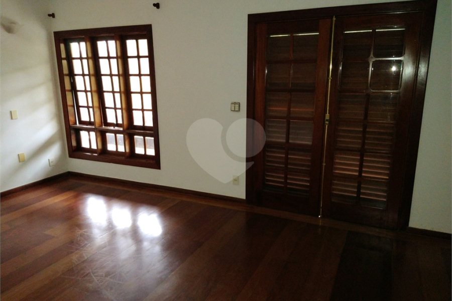 SOBRADO DE 426,0 M² COM 04 SUITES, SALÃO DE FESTAS, 06 VAGAS,06 BANHEIROS E PISCINA PARA LOCAÇÃO OU VENDA NO BARRO BRANCO