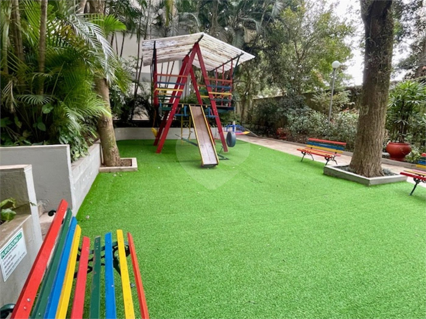 Apartamento com 3 dormitórios e 1 vaga fixa, em região tranquila perto da Av. Washingtonís e de diversos serviços. Ideal para quem quer morar bem e com comodidade.