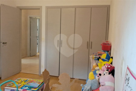 Apartamento a venda na Aclimação com 4 dormitórios e 2 vagas.