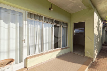Casa Térrea Charmosa e Espaçosa na Vila Prado: Conforto, Praticidade e Próxima ao Centro!